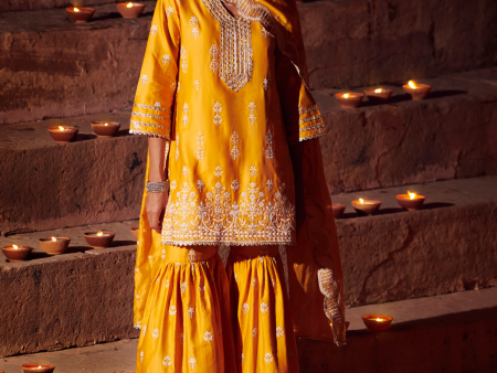 Mulmul Pima Satin Avathi Yellow Kurta With Avathi Yellow Garara Online Hot Sale