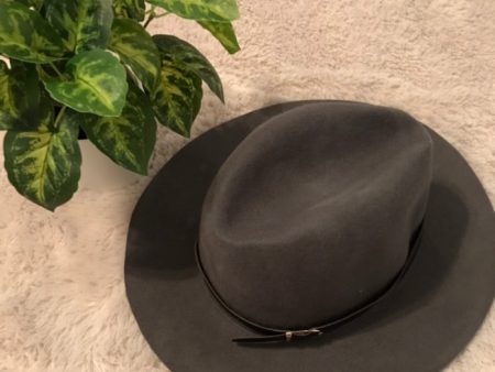 Beige or gray felt hat For Discount