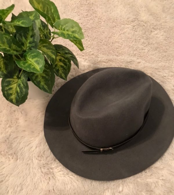 Beige or gray felt hat For Discount